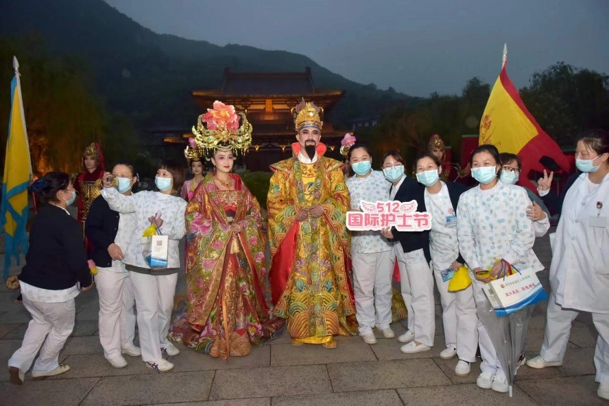 “向我們身邊的‘南丁格爾’致敬”《長恨歌》專場演出公益活動(dòng)